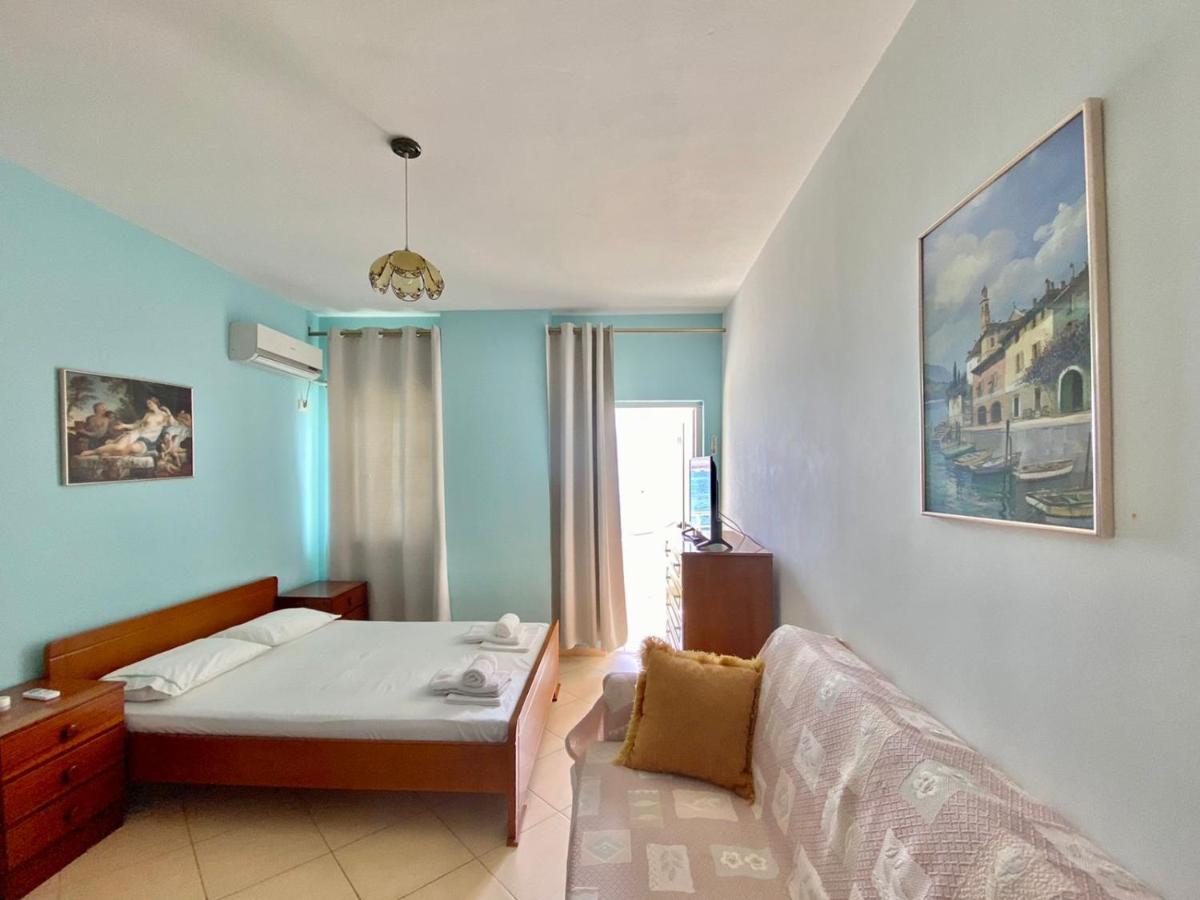 Caramel Sun Studios Apts Sarande Bagian luar foto