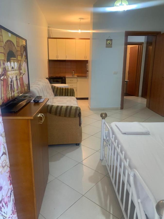 Caramel Sun Studios Apts Sarande Bagian luar foto