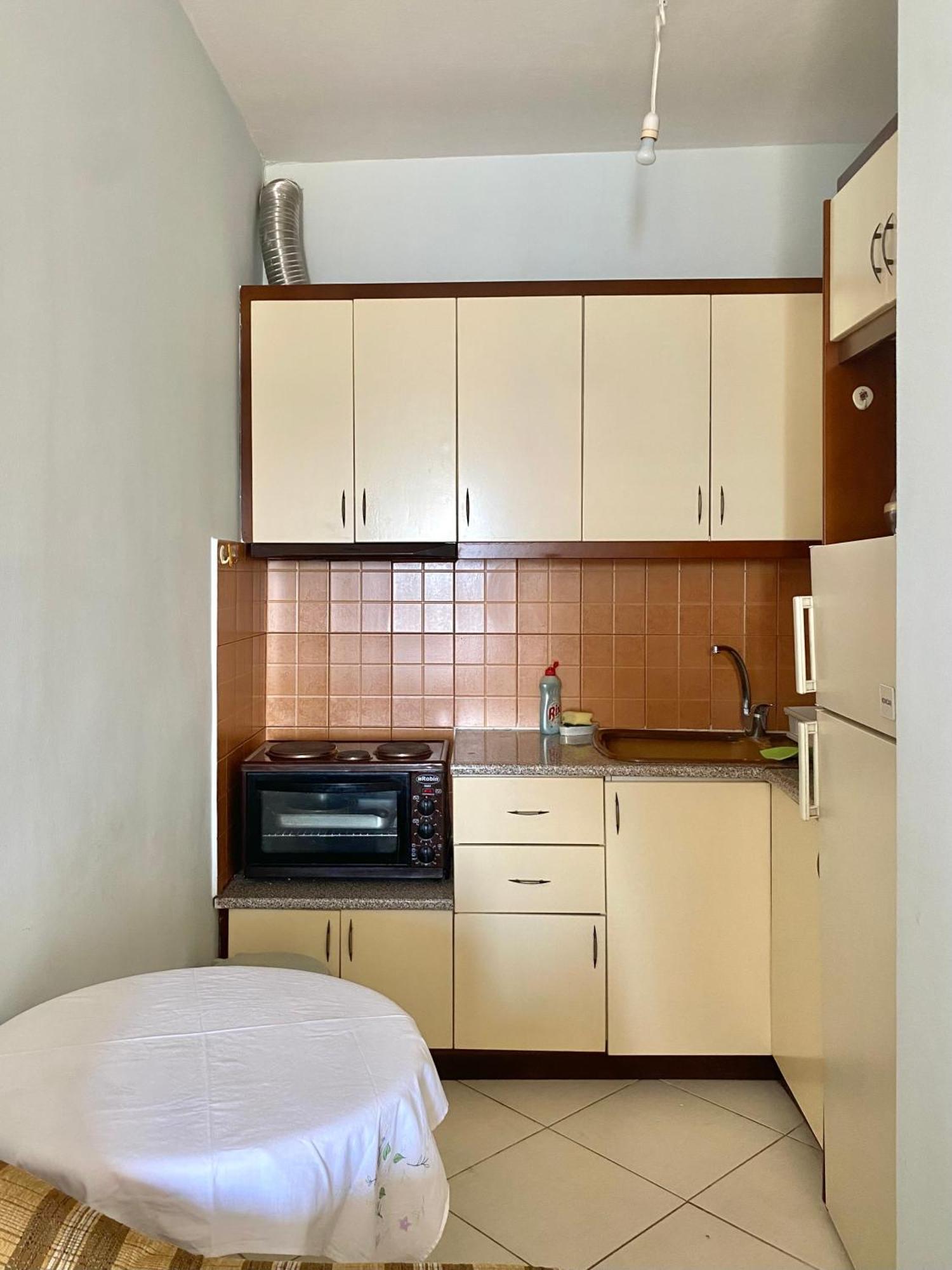 Caramel Sun Studios Apts Sarande Bagian luar foto