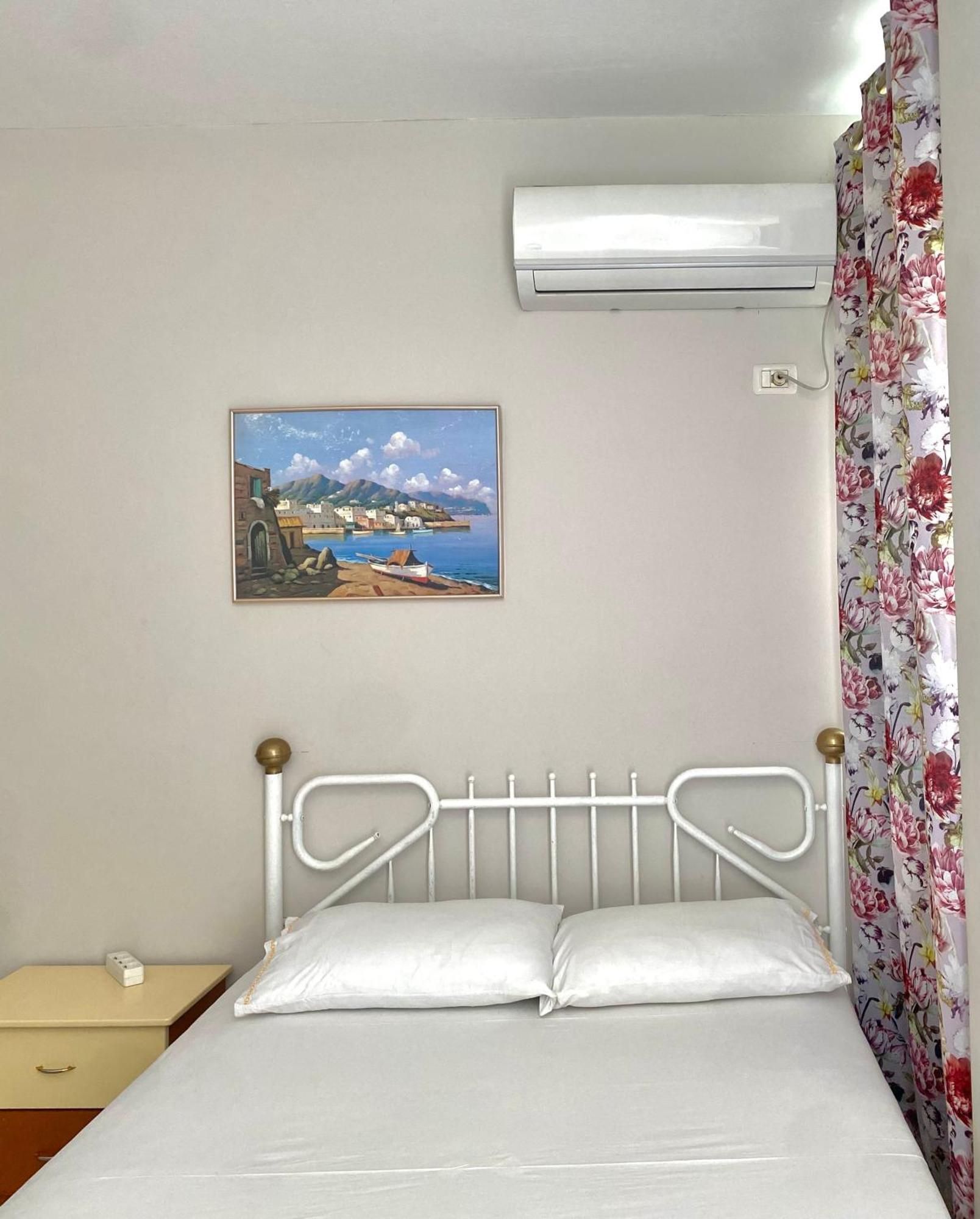 Caramel Sun Studios Apts Sarande Bagian luar foto
