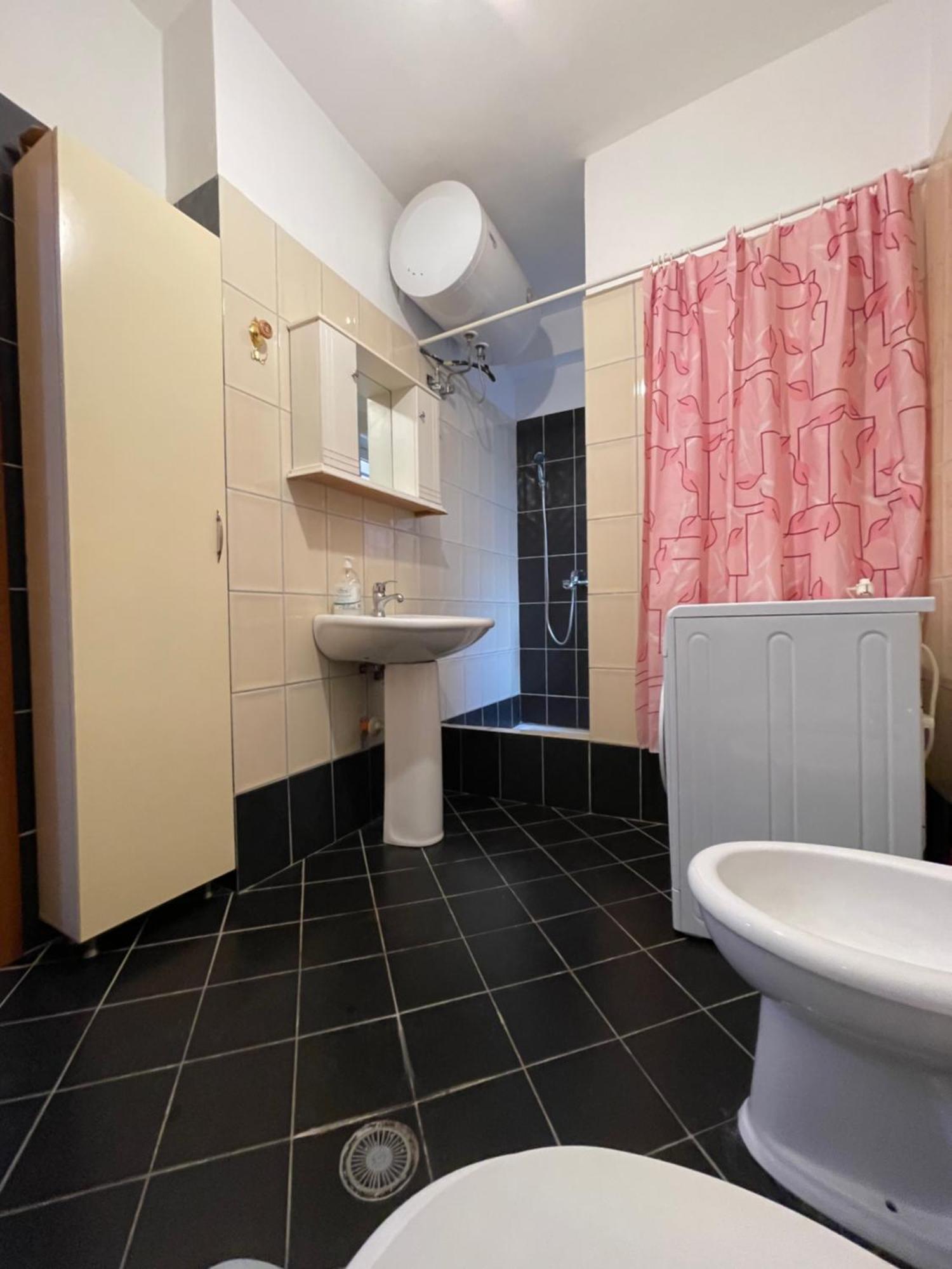 Caramel Sun Studios Apts Sarande Bagian luar foto