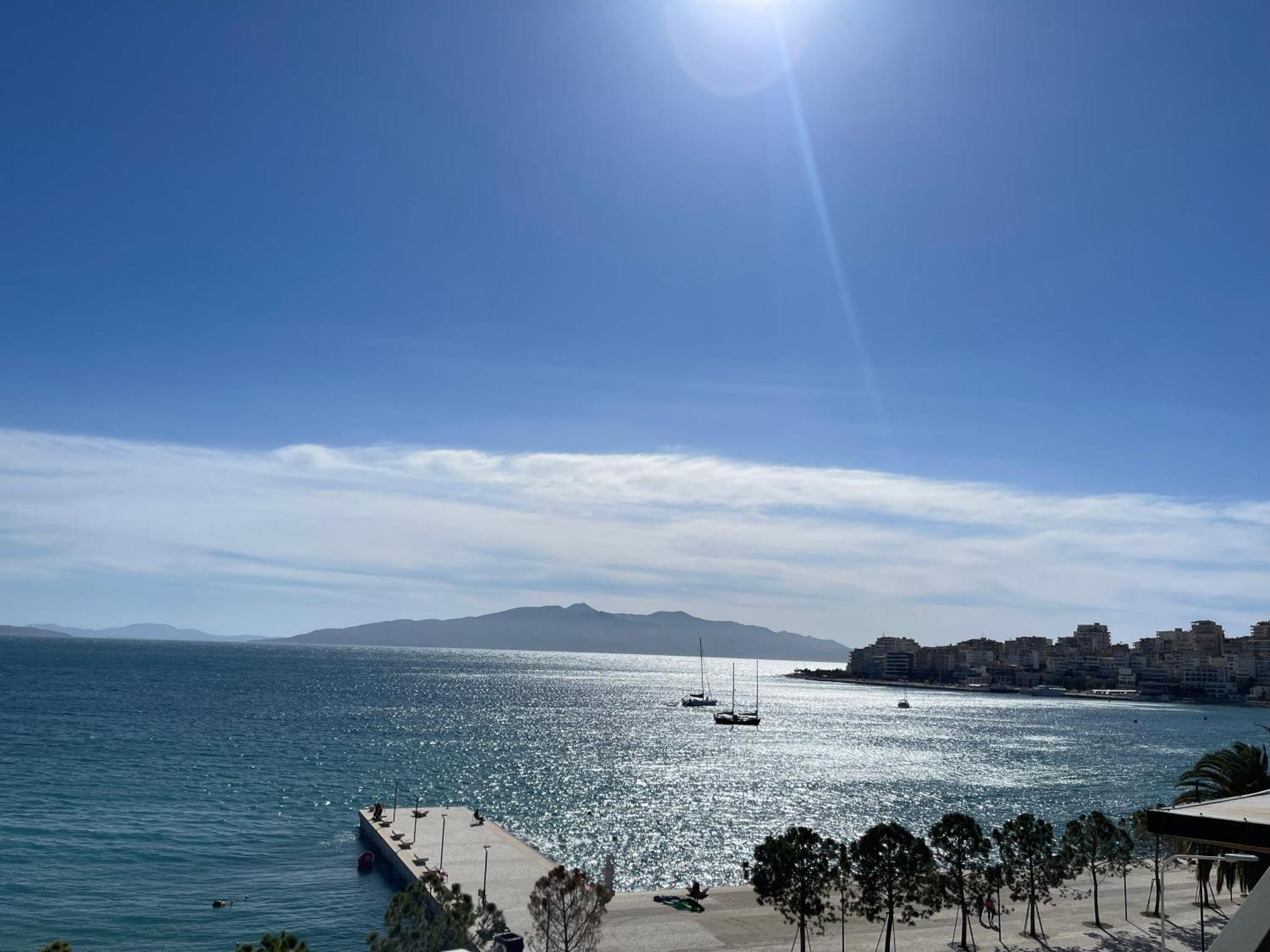 Caramel Sun Studios Apts Sarande Bagian luar foto